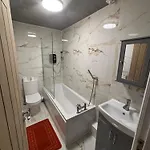Lejlighed 1 Bedroom Flat - Airport - 7 Mins To Man - Staycations & Business Stays!