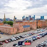 Salford With Free Wifi, Parking & Ideal For Contractors