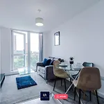 Daire Salford With Free Wifi, Parking & Ideal For Contractors *