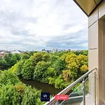 Daire Salford With Free Wifi, Parking & Ideal For Contractors Manchester