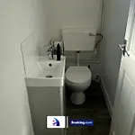 Discounted - 3-bed By Avalora Short Lets & Serviced Old Trafford With Pool & Tennis Table - Driveway