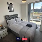 Salford Corporate Balcony Wifi Sleeps 5 *