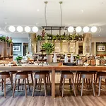 Radisson Centre, A Verified Net Zero فندق 4*