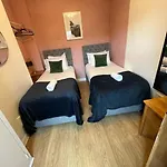 Big Contractor House With 6 Beds & Free Parking By Purestay - 7 Night Min! Casa vacanze Manchester