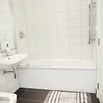 Cosy Two Bedroom In Manchester