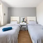 Cosy, 2 Bed Flat Parking Манчестер