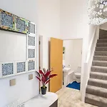 Mega7 Spacious 2bedroom Apartment, 2 Bathrooms, Balcony And Free Parking Manchester