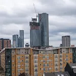 Mega7 Spacious 2bedroom Apartment, 2 Bathrooms, Balcony And Free Parking * Manchester