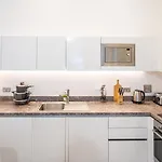 Villa Mega7 Spacious 2bedroom Apartment, 2 Bathrooms, Balcony And Free Parking Manchester