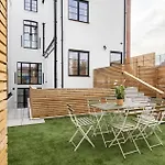 6-bedroom, 6-bathroom Contractor Prázdninový dům Manchester