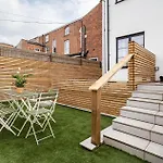 6-bedroom, 6-bathroom Contractor Prázdninový dům *