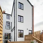 6-bedroom, 6-bathroom Contractor Manchester