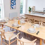6-bedroom, 6-bathroom Contractor Prázdninový dům *