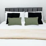 2bedroom Near Etihad Stadium & Coop Live Arena *