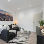Luxury By Centre Etihad And Coop Live *
