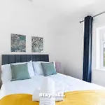 3-bedroom House W Free Parking, Near Man Airport! Prázdninový dům