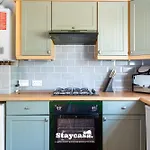 Prázdninový dům 3-bedroom House W Free Parking, Near Man Airport! *