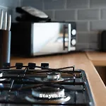 3-bedroom House W Free Parking Near Man… - 20042 *