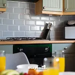 3-bedroom House W Free Parking, Near Man Airport! Prázdninový dům