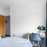 Дом отдыха 3-bedroom House W Free Parking Near Man… - 20042 Манчестер