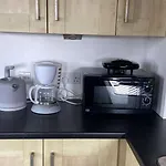 Stylish Spacious 2 Bed Balcony Nr Stadium *