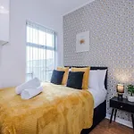 Spacious 2-Bed Home 5Mins To Co-Op Live & Etihad Campus W Free Parking