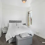 Penzion Guestready - Charming In Vibrant Levenshulme Manchester