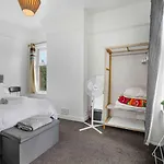 Penzion Guestready - Charming In Vibrant Levenshulme