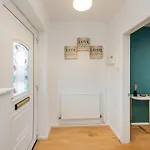 Charming Cosy - Your Retreat Awaits Tatil Evi