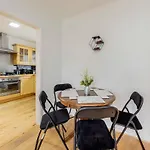 Charming Cosy - Your Retreat Awaits Manchester