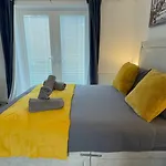 Contractor Stays, Fast Wifi, Free Parking, Work * Manchester