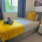 Contractor Stays, Fast Wifi, Free Parking, Work *