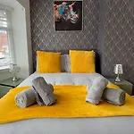 Contractor Stays, Fast Wifi, Free Parking, Work * Manchester