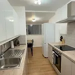 Contractor Stays, Fast Wifi, Free Parking, Work Apartmán *
