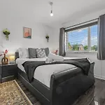 New Large Townhouse 3 Bedrooms 4 Beds And Parking Feriehus
