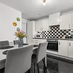 New Large Townhouse 3 Bedrooms 4 Beds And Parking Feriehus *