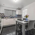 Feriehus New Large Townhouse 3 Bedrooms 4 Beds And Parking *