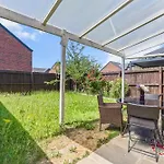 New Large Townhouse 3 Bedrooms 4 Beds And Parking * Manchester