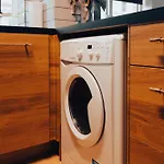 Gem With Stylish 2br Retreat And Free Carpark Daire Manchester