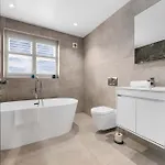 5 Bed Didsbury Garden Free Parking Holiday home