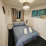 Stylish 3 Bed With Garden & Free Parking 曼彻斯特