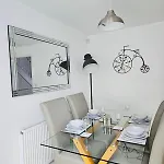 度假居 Stylish 3 Bed With Garden & Free Parking 曼彻斯特