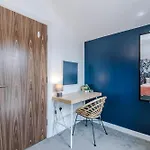 Stunning House By Purestay - 8 Beds With Free Parking Prázdninový dům