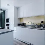 Stunning House By Purestay - 8 Beds With Free Parking Prázdninový dům *