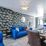 Stunning House By Purestay - 8 Beds With Free Parking Prázdninový dům Manchester