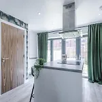 Stunning House By Purestay - 8 Beds With Free Parking * Manchester
