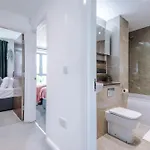 Stunning House By Purestay - 8 Beds With Free Parking Prázdninový dům Manchester
