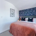 Stunning House By Purestay - 8 Beds With Free Parking * Manchester