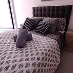 公寓 Bee Halo - Work N Relax 500mbps Wifi And Netflix - Centre With Paid Private Parking And Balcony 曼彻斯特