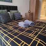 Bee Halo - Work N Relax 500mbps Wifi And Netflix - Centre With Paid Private Parking And Balcony 曼彻斯特